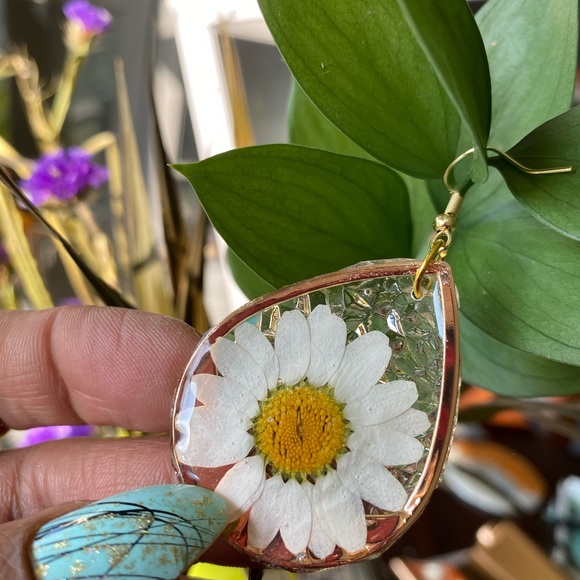 Real Flowers (Earings) - Picture 4 of 9